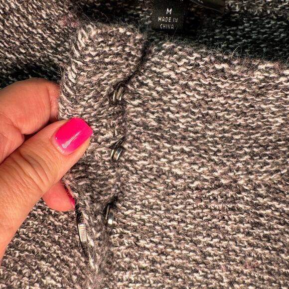 AB Studio Women's sz Medium Gray Heathered Sweater Cardigan Big Buttons Open - Picture 5 of 12